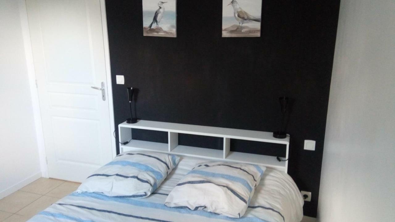 Saint-Georges-de-la-Riviere Chalet Les Dauphins מראה חיצוני תמונה